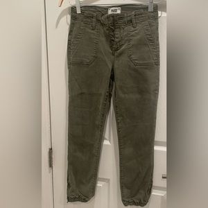 Paige Denim Pull on cropped ankle zip pants